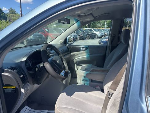 Used 2007 Hyundai Entourage Limited FWD image 11