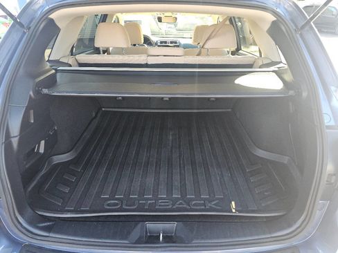Used 2017 Subaru Outback 2.5i Premium image 9