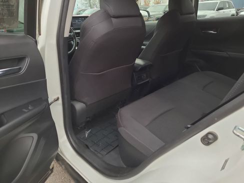 Used 2021 Toyota Venza LE image 20