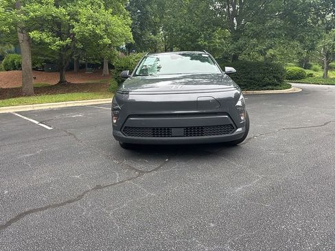 Used 2024 Hyundai Kona SEL FWD image 2