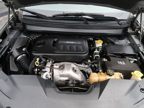 Used 2020 Jeep Cherokee Limited image 11