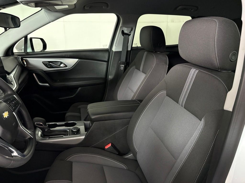 Used 2025 Chevrolet Blazer LT FWD image 17