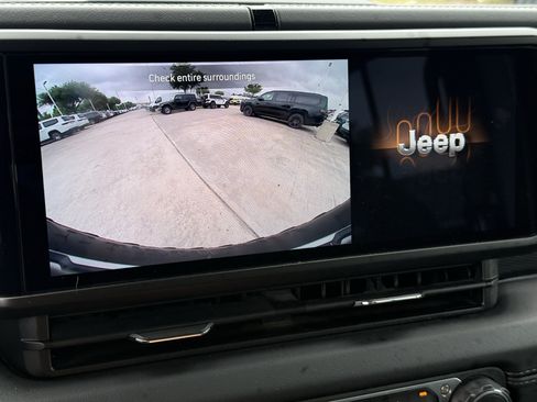 Used 2024 Jeep Wrangler Unlimited Rubicon AWD/4WD image 21