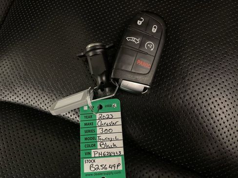 Used 2023 Chrysler 300 Touring L w/ Popular Equipment Group image 28