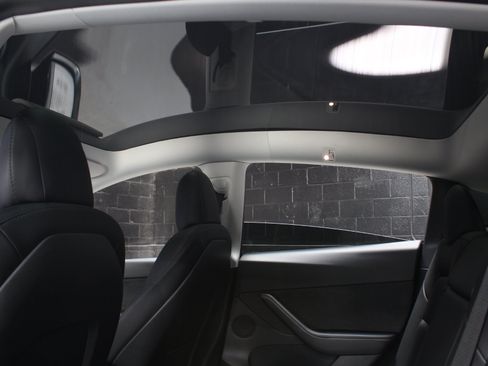 Used 2022 Tesla Model Y Performance AWD/4WD image 21