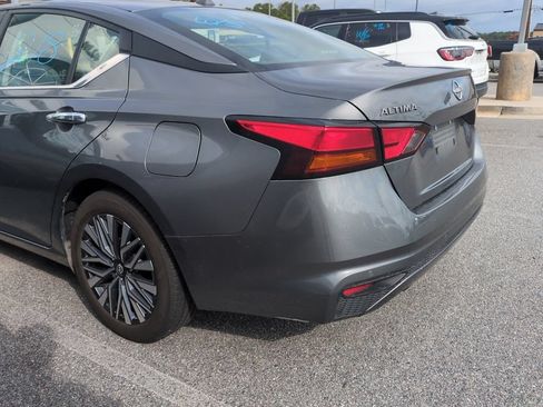 Used 2025 Nissan Altima 2.5 SV FWD image 5