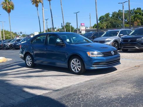 Used 2015 Volkswagen Jetta SE FWD image 2