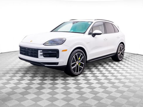 Certified 2024 Porsche Cayenne AWD/4WD image 1