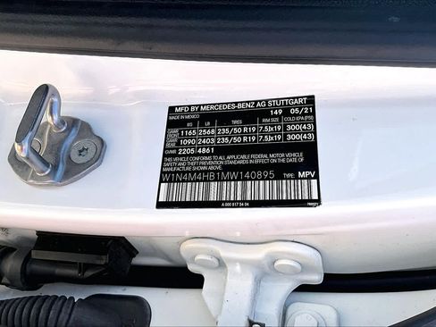 Used 2021 Mercedes-Benz GLB 250 4MATIC w/ Premium Package image 35