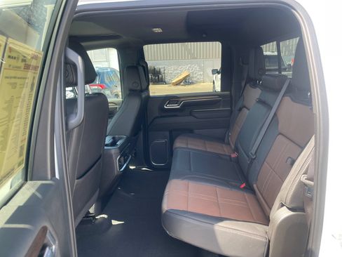 Used 2024 Chevrolet Silverado 2500 High Country w/ High Country Premium Package AWD/4WD image 14