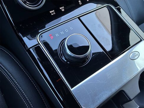 Used 2019 Land Rover Range Rover Velar R-Dynamic SE image 24