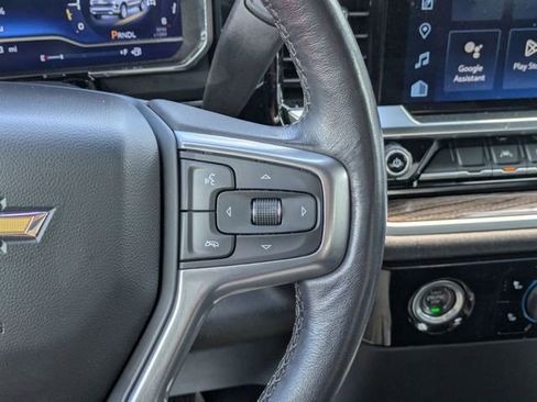 Used 2022 Chevrolet Silverado 1500 LT AWD/4WD image 17