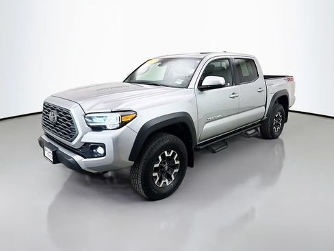Used 2022 Toyota Tacoma TRD Off-Road w/ TRD Premium Off Road Package AWD/4WD image 2