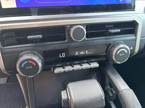 Used 2025 Toyota Tacoma TRD Off-Road AWD/4WD image 18
