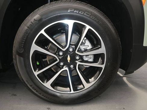 Used 2025 Chevrolet TrailBlazer LT FWD image 17