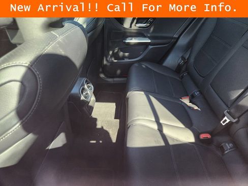 Used 2025 Mercedes-Benz GLC 300 image 10