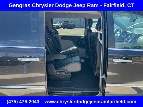 Used 2015 Chrysler Town & Country Touring w/ Driver Convenience Group FWD image 17
