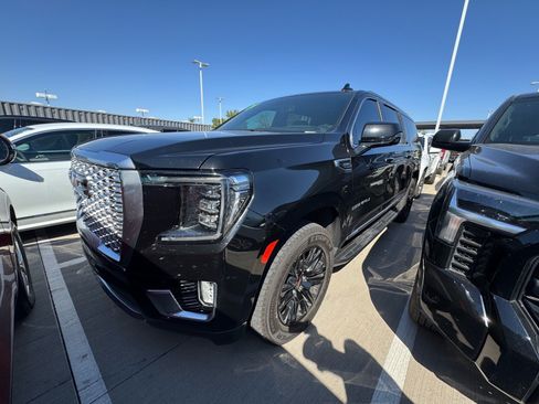 Used 2021 GMC Yukon XL Denali AWD/4WD image 2
