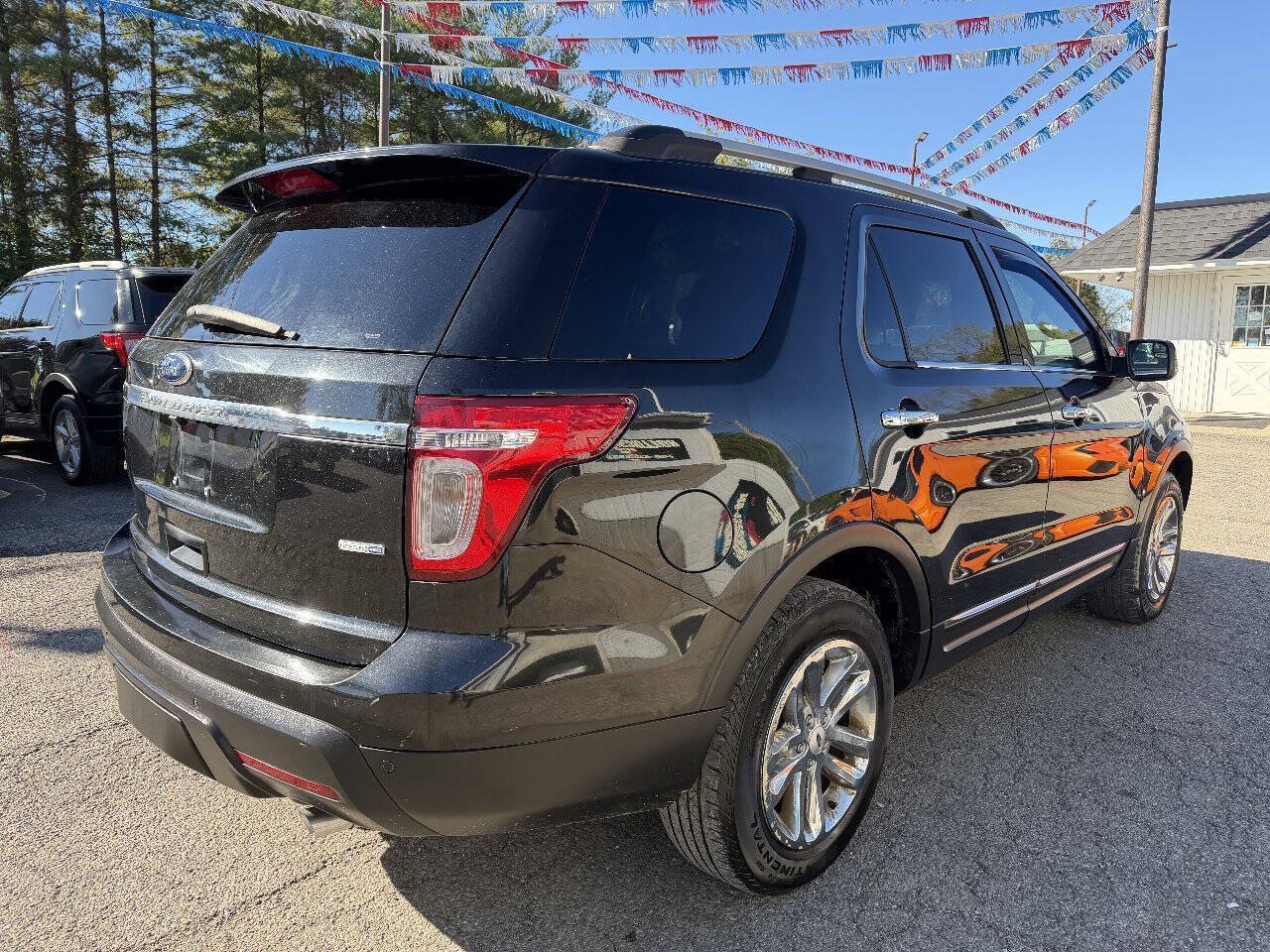 Used 2015 Ford Explorer XLT w/ Equipment Group 202A AWD/4WD image 5