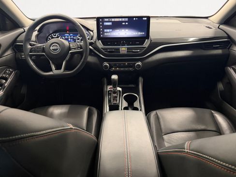 Used 2024 Nissan Altima 2.5 SR w/ SR Premium Package FWD image 3
