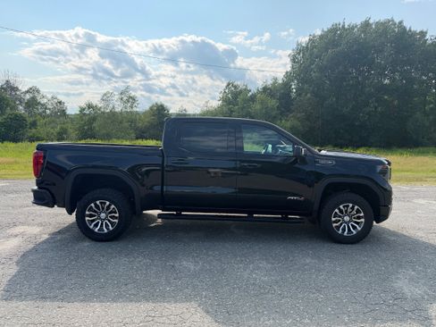Used 2023 GMC Sierra 1500 AT4 w/ Technology Package AWD/4WD image 2