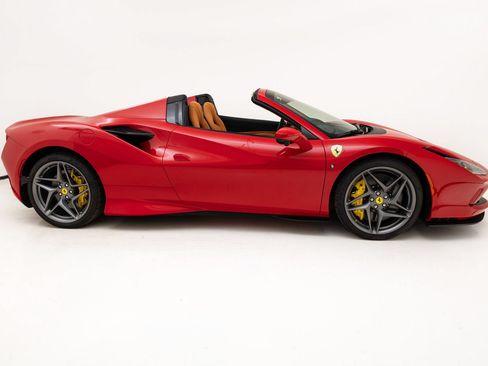 Certified 2022 Ferrari F8 Tributo RWD image 3