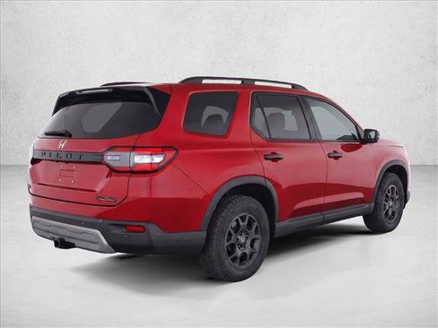 Certified 2023 Honda Pilot TrailSport image 7