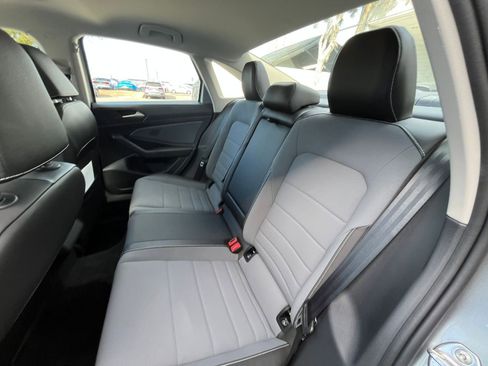 Used 2025 Volkswagen Jetta SE image 25