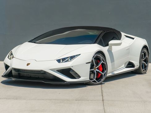 Used 2023 Lamborghini Huracan EVO RWD image 3