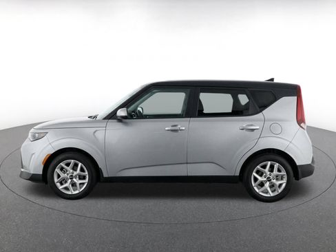 Used 2025 Kia Soul LX w/ LX Technology Package FWD image 4