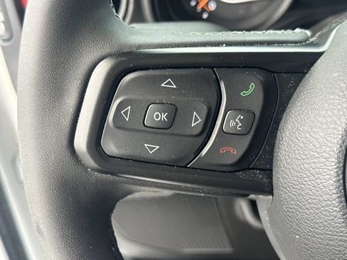 Used 2025 Jeep Gladiator Rubicon w/ Convenience Group AWD/4WD image 25