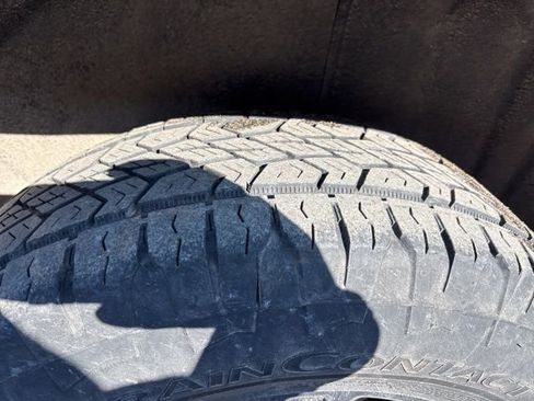 Used 2022 GMC Acadia AT4 w/ Preferred Package image 12