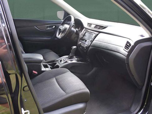 Used 2019 Nissan Rogue SV w/ Premium Package image 12