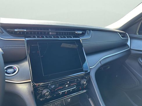 New 2025 Jeep Grand Cherokee Altitude image 34