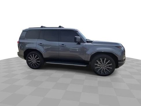 Used 2024 Lexus GX 550 w/ Accessory Package (Z1) AWD/4WD image 3