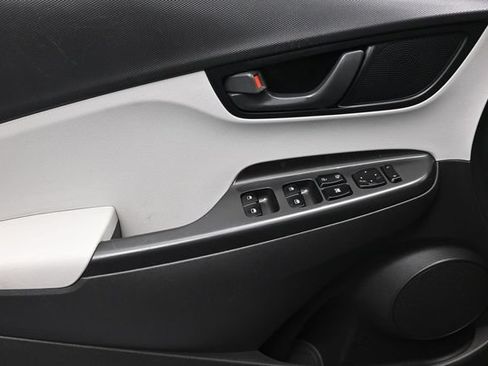 Used 2023 Hyundai Kona SEL FWD image 8