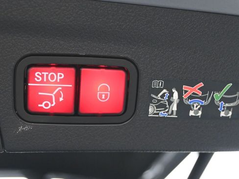 Used 2025 Mercedes-Benz GLE 450e 4MATIC image 24