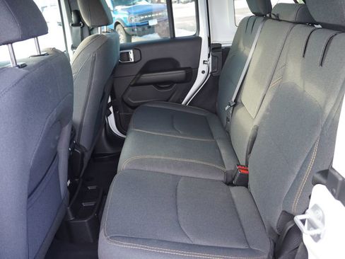 Certified 2025 Jeep Wrangler Unlimited Sahara w/ Safety Group image 18