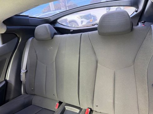 Used 2016 Hyundai Veloster FWD image 8