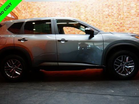 Used 2023 Nissan Rogue S image 8