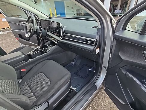 Used 2023 Kia Sportage LX image 25