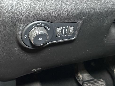 Used 2024 Jeep Compass Latitude image 24