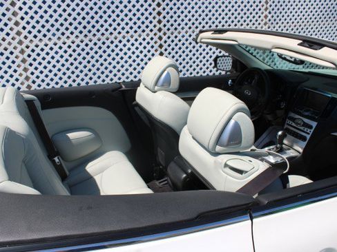 Used 2014 INFINITI Q60 Convertible w/ Premium Package RWD image 37