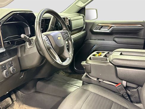 Used 2024 Chevrolet Silverado 1500 LT image 4