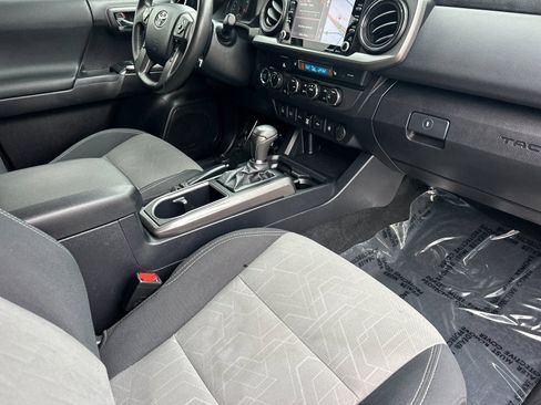 Used 2020 Toyota Tacoma TRD Off-Road image 14