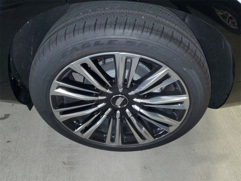 New 2026 Cadillac Vistiq Premium Luxury w/ LPO, Floor Liner Package image 5