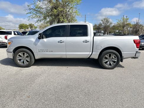 Used 2018 Nissan Titan SV w/ SV Convenience Package image 3