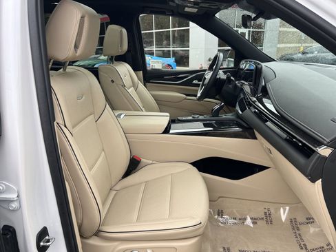Used 2024 Cadillac Escalade ESV Premium Luxury image 27