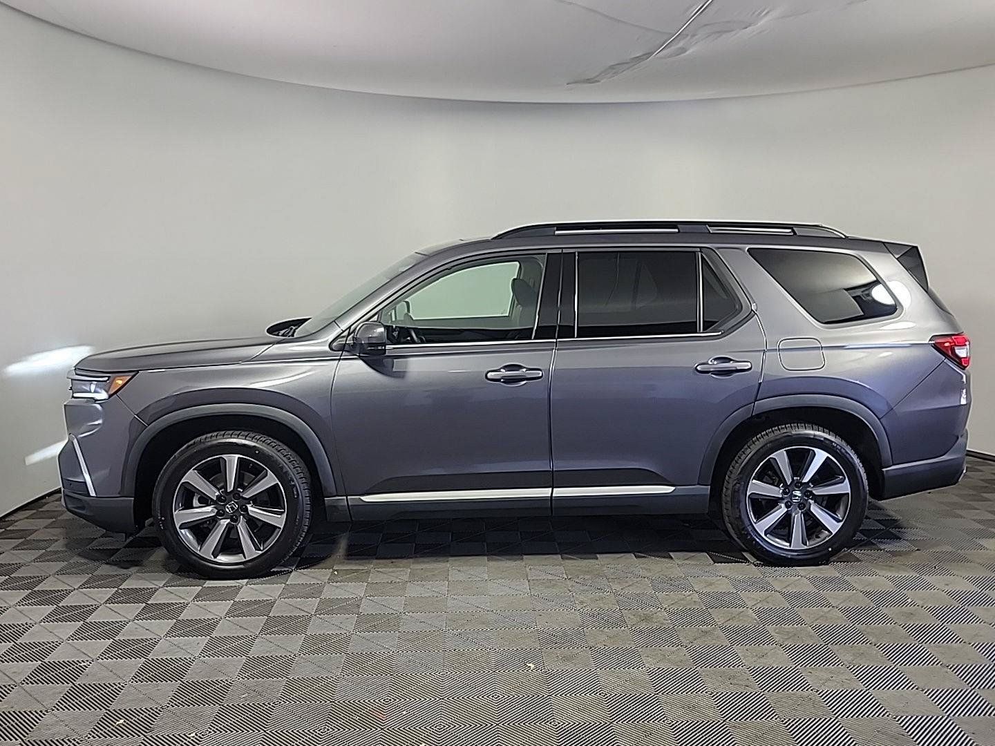 Certified 2024 Honda Pilot Touring image 11