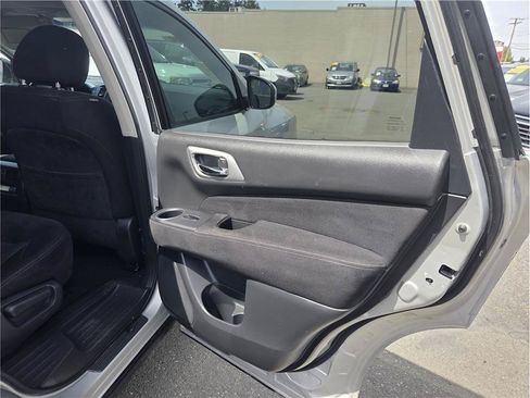 Used 2015 Nissan Pathfinder SV AWD/4WD image 32